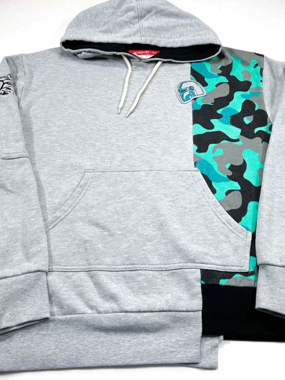 Disney Star Wars Mandalorian Hoodie L Gray Camo Mandalorian Baby Yoda Grogu - Picture 2 of 6